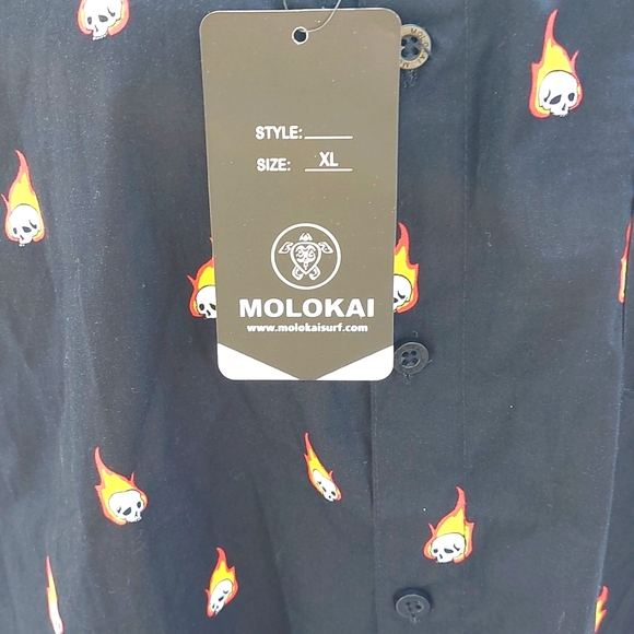 NWT Molokai Surf Co. Men's XL Flaming Skulls Button Down Shirt - Picture 3 of 6